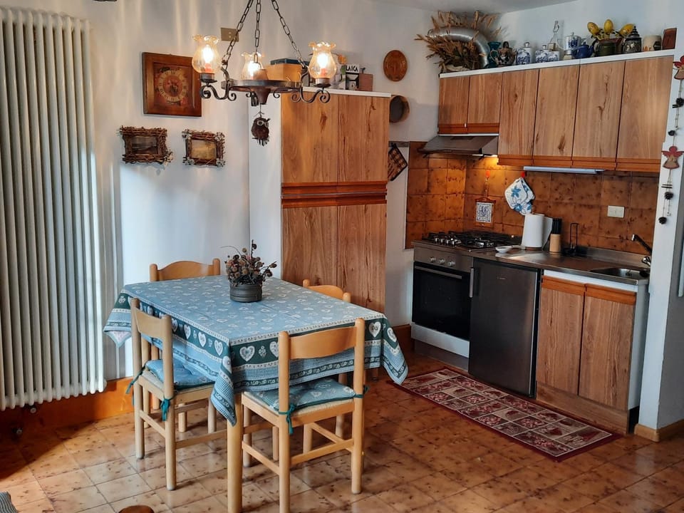 Kitchen or kitchenette, pet friendly, stove