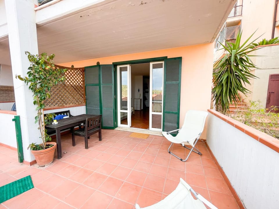 Patio, Facade/entrance, Balcony/Terrace