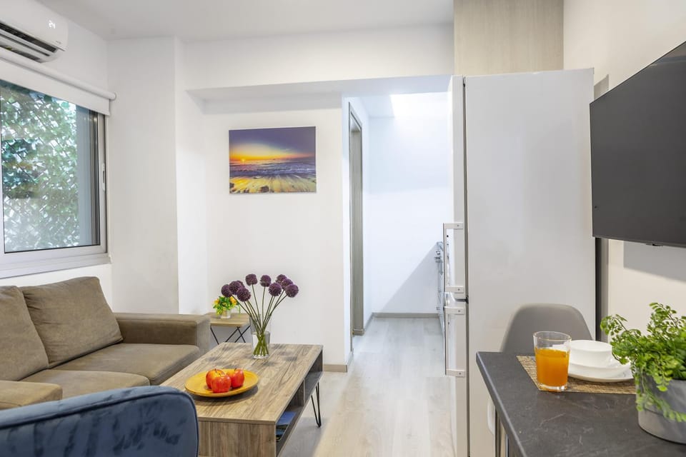 C-Premium Apts 100m from beach and city centre Apartment in Larnaca