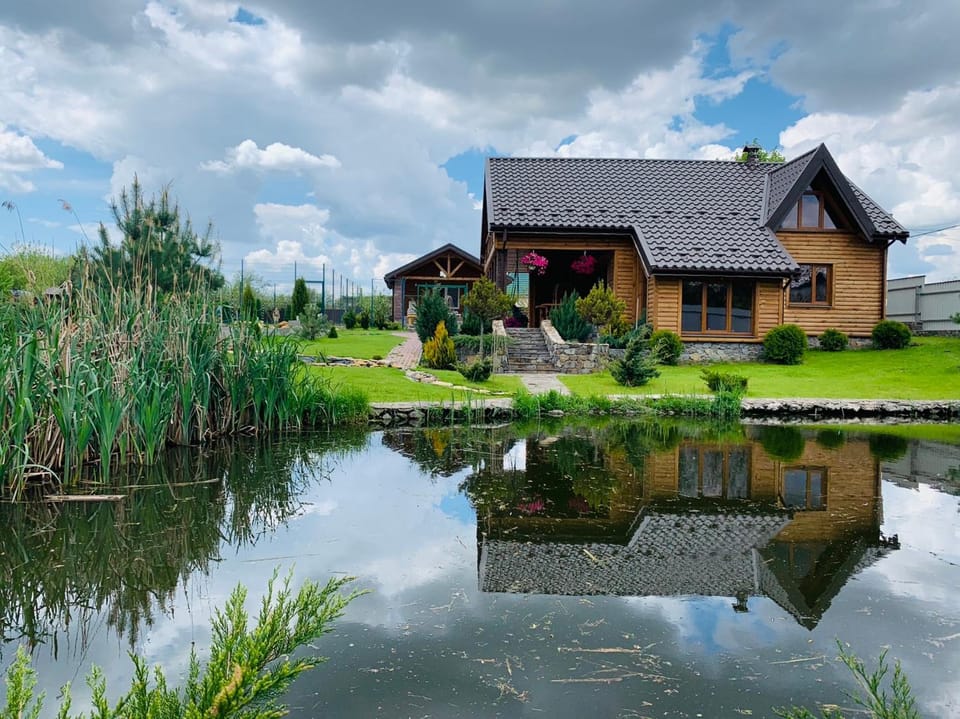 Property building, Neighbourhood, Lake view