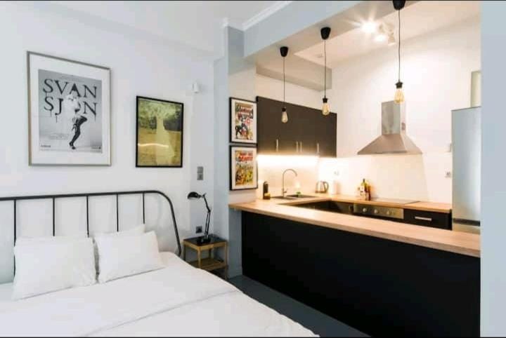 Bed, Kitchen or kitchenette