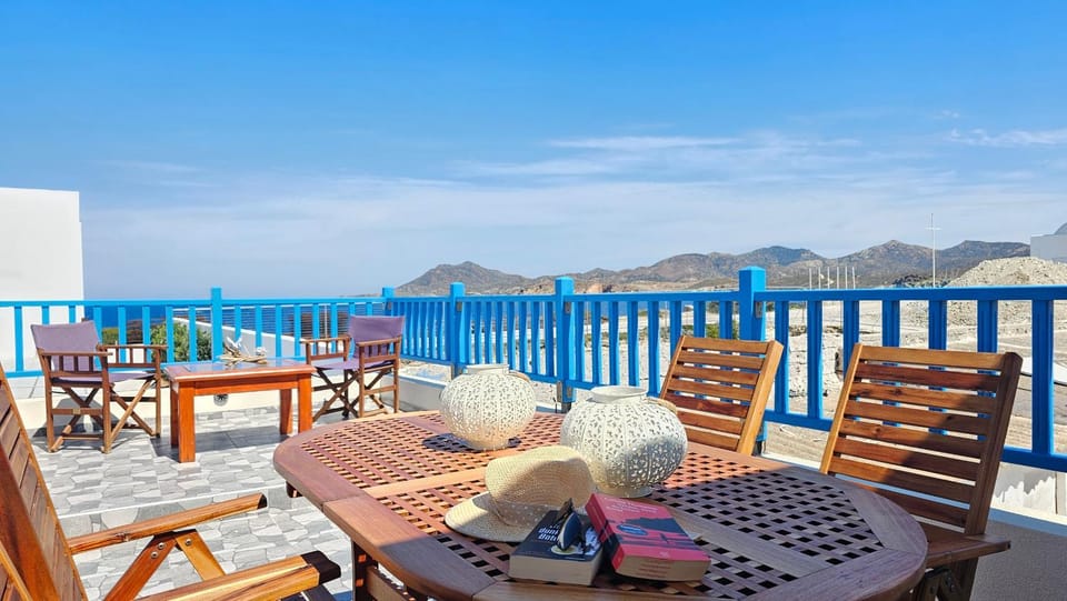 View (from property/room), Balcony/Terrace, Seating area, Dining area, Sea view