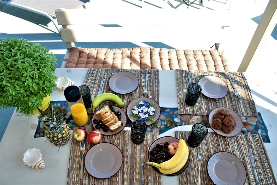 Dining area, Breakfast