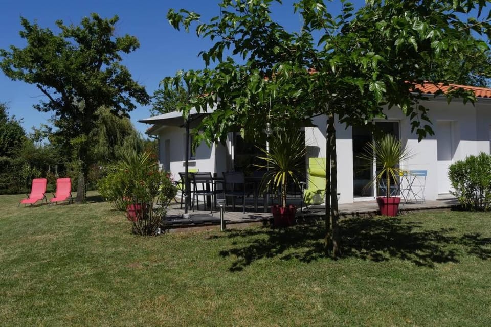 Jolie Villa récente, au calme, proche forêt Biscarrosse, réservation du samedi au samedi House in Parentis-en-Born