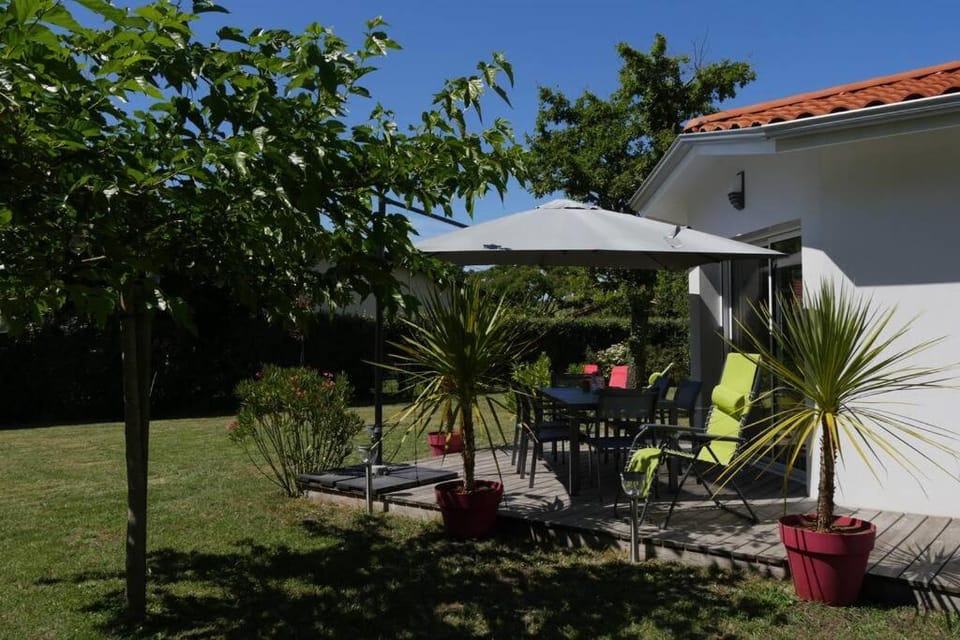 Jolie Villa récente, au calme, proche forêt Biscarrosse, réservation du samedi au samedi House in Parentis-en-Born