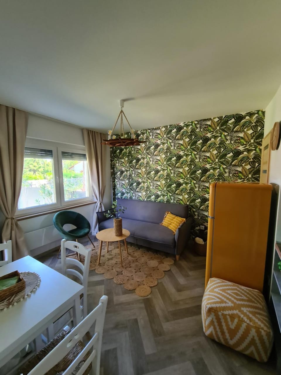 Living room, Dining area