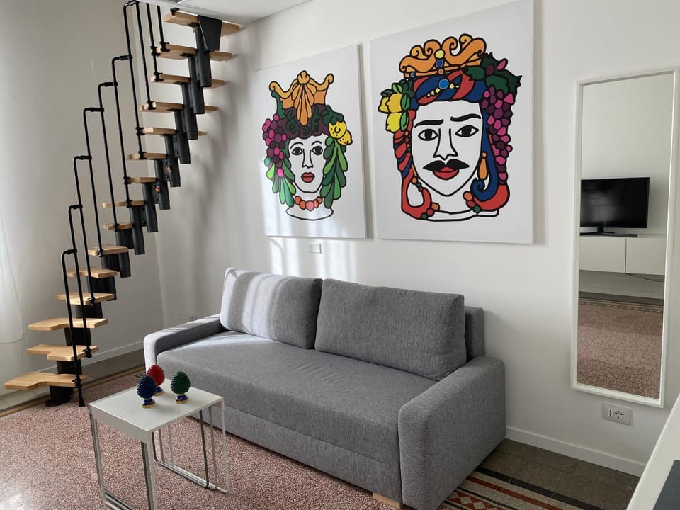 Living room, Seating area