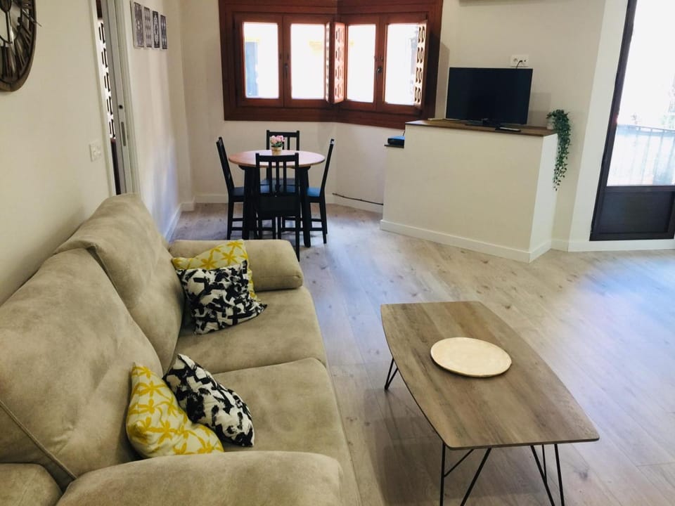 Communal lounge/ TV room, TV and multimedia, Living room, Seating area