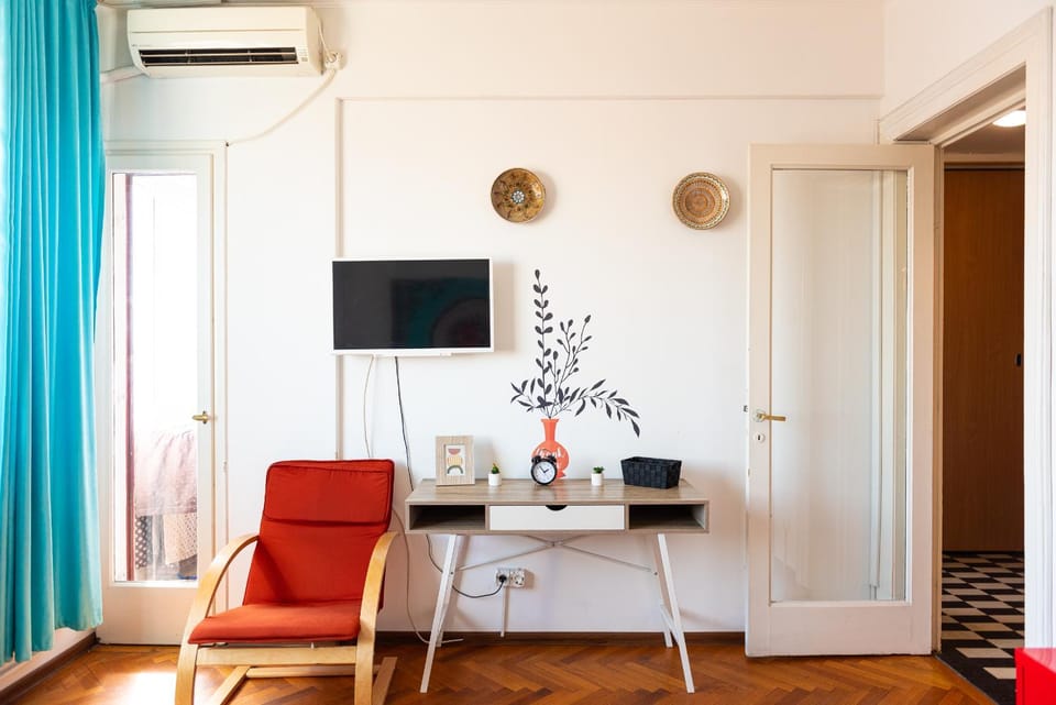 Property building, TV and multimedia, Seating area, air conditioner