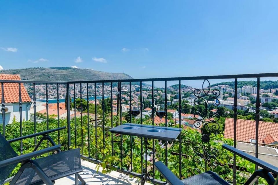 Property building, View (from property/room), Balcony/Terrace, City view, Garden view, Sea view, Street view