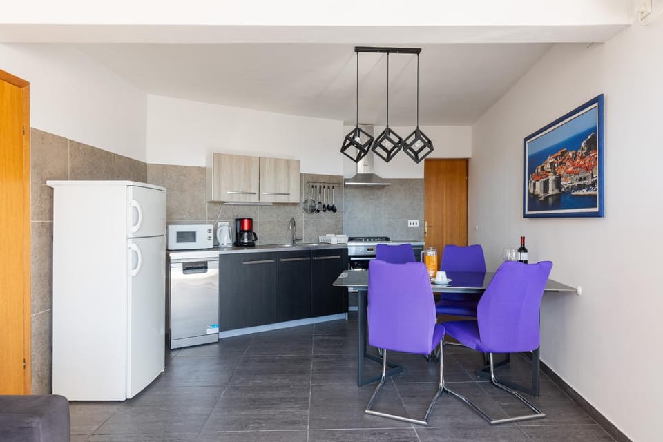 Spacious 80m2 place, great views:-) 2 bedrooms ! Apartment in Dubrovnik