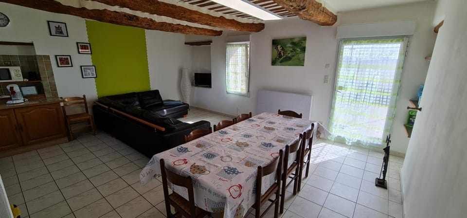Seating area, Dining area