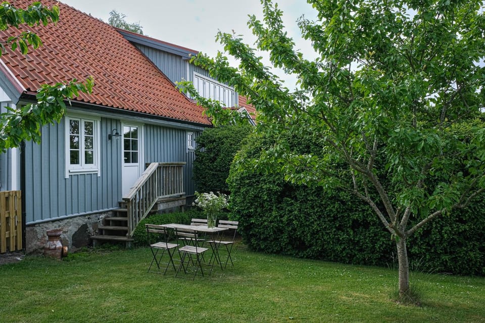 Property building, Patio, Garden