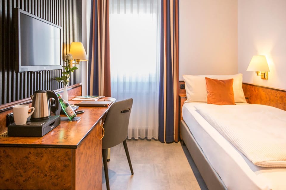 Bed, TV and multimedia, Coffee/tea facilities, Photo of the whole room, Bedroom