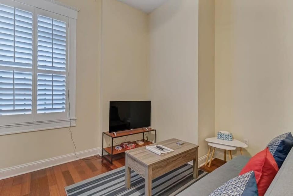 LT Stay Discounts! Cozy 2 BR Apt - Pet Friendly! Apartment in Jacksonville