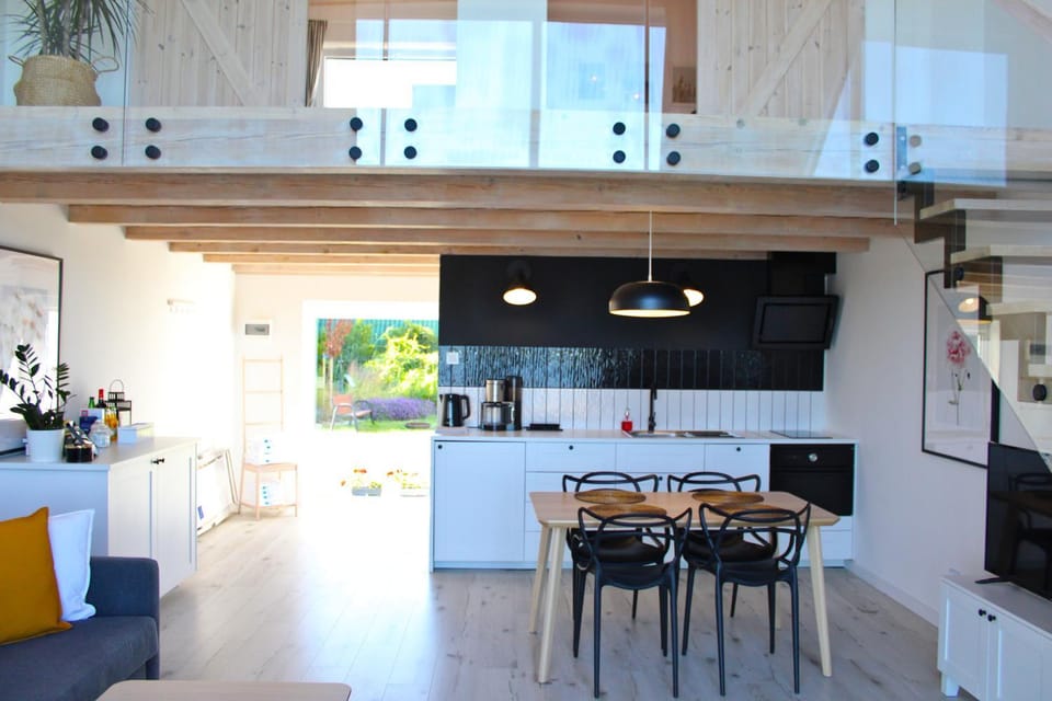 Kitchen or kitchenette, Living room