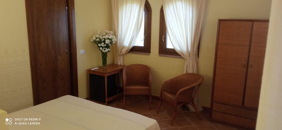 Photo of the whole room, hair dresser