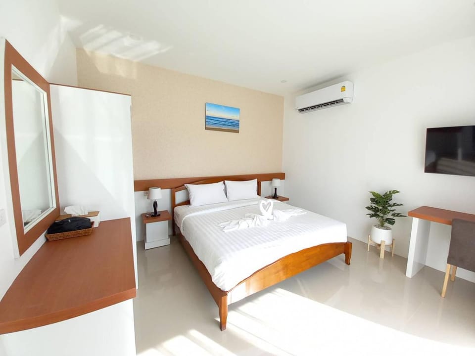 Bed, TV and multimedia, Photo of the whole room, Bedroom, air conditioner