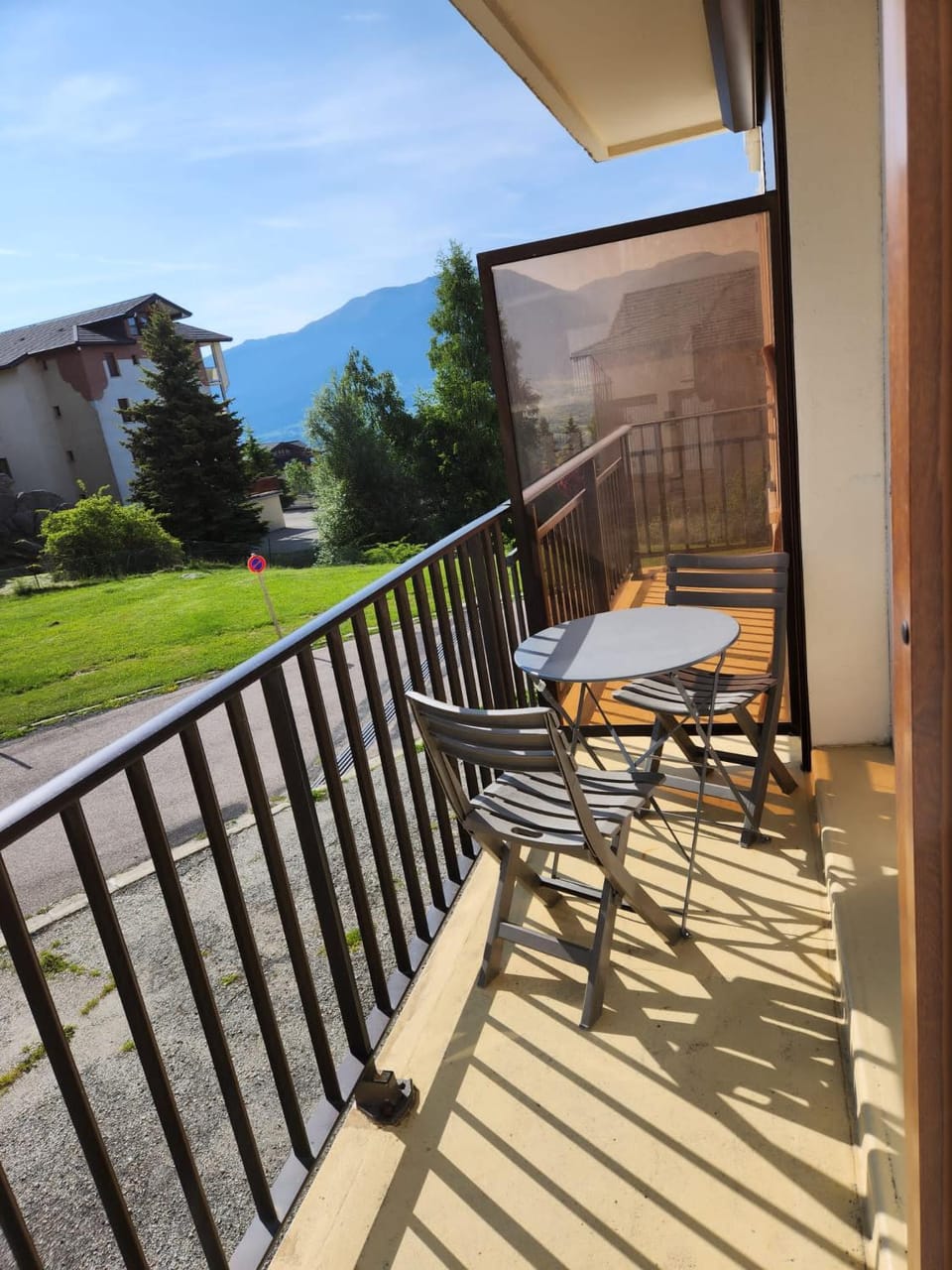 Property building, Balcony/Terrace, Mountain view