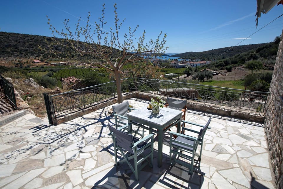 Traditional House Kakopetra House in Argolis, Greece