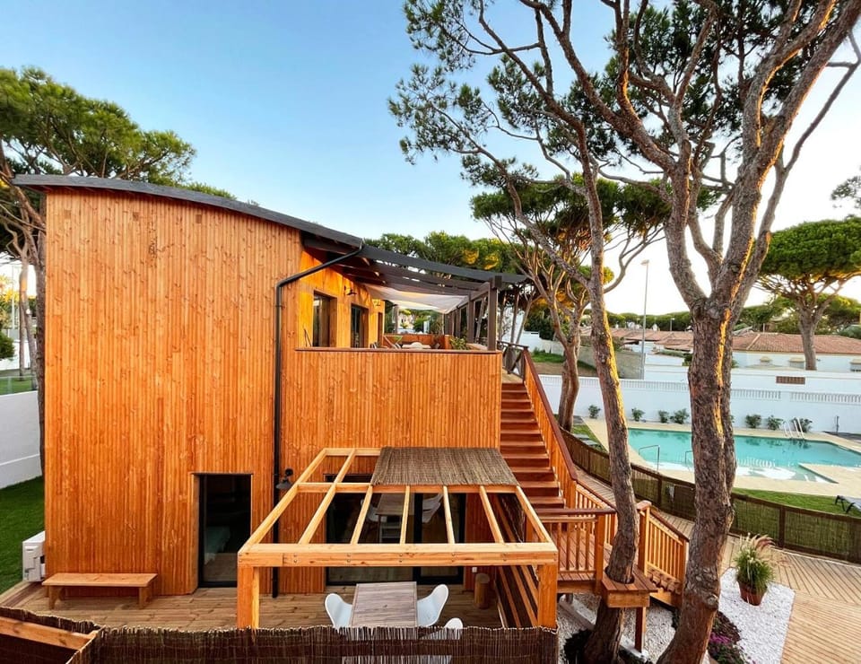 Property building, Patio, Facade/entrance, Swimming pool