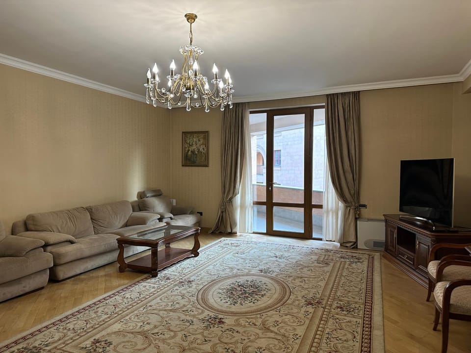 Northern Avenue, 4 bedrooms Luxury apartment im the heart of the Yerevan Apartment in Yerevan