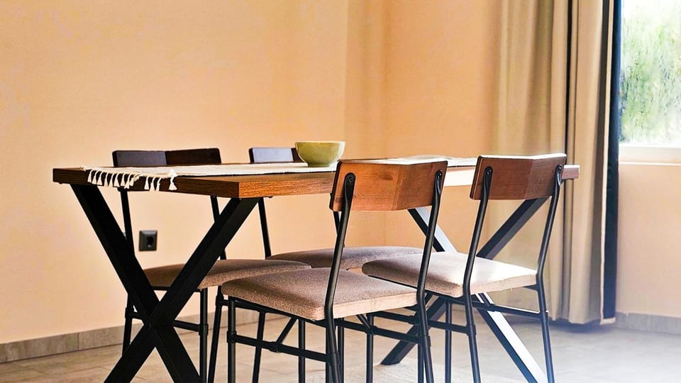 Seating area, Dining area