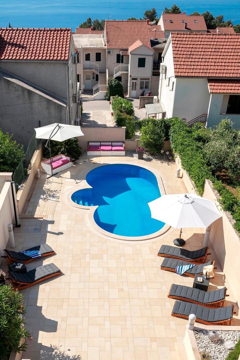 Balcony/Terrace, Swimming pool, sunbed