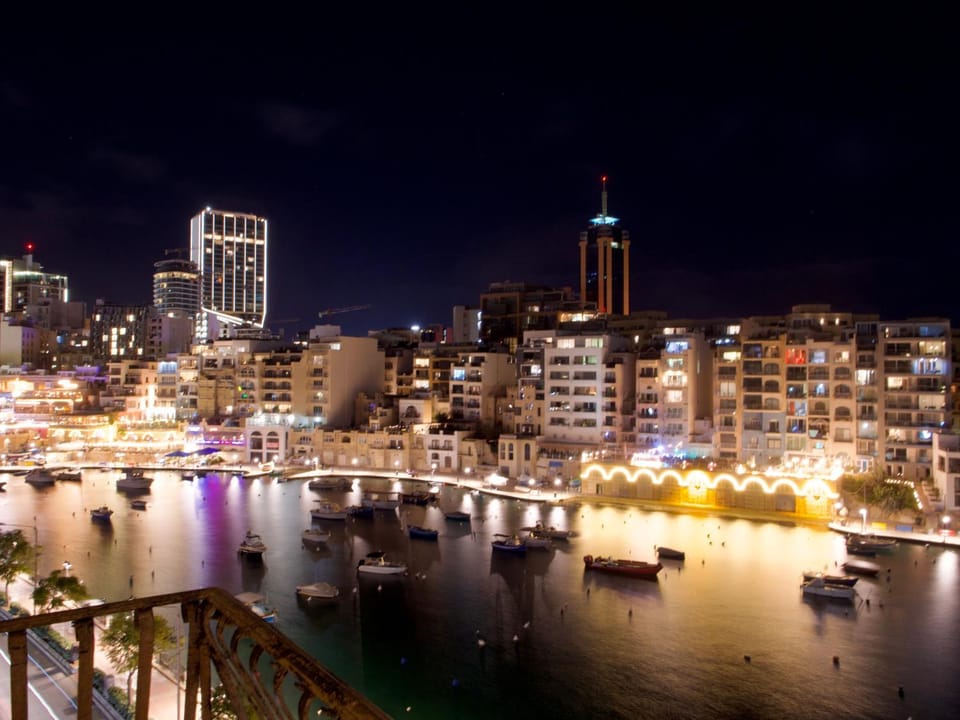 City view, Sea view