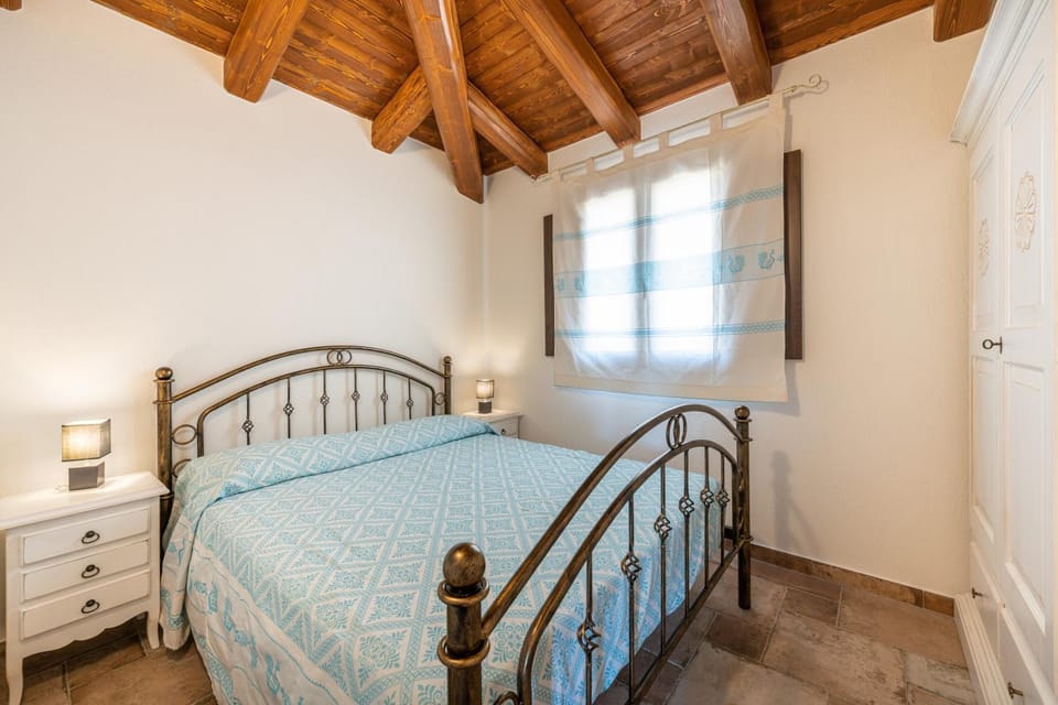 Property building, Living room, Bedroom