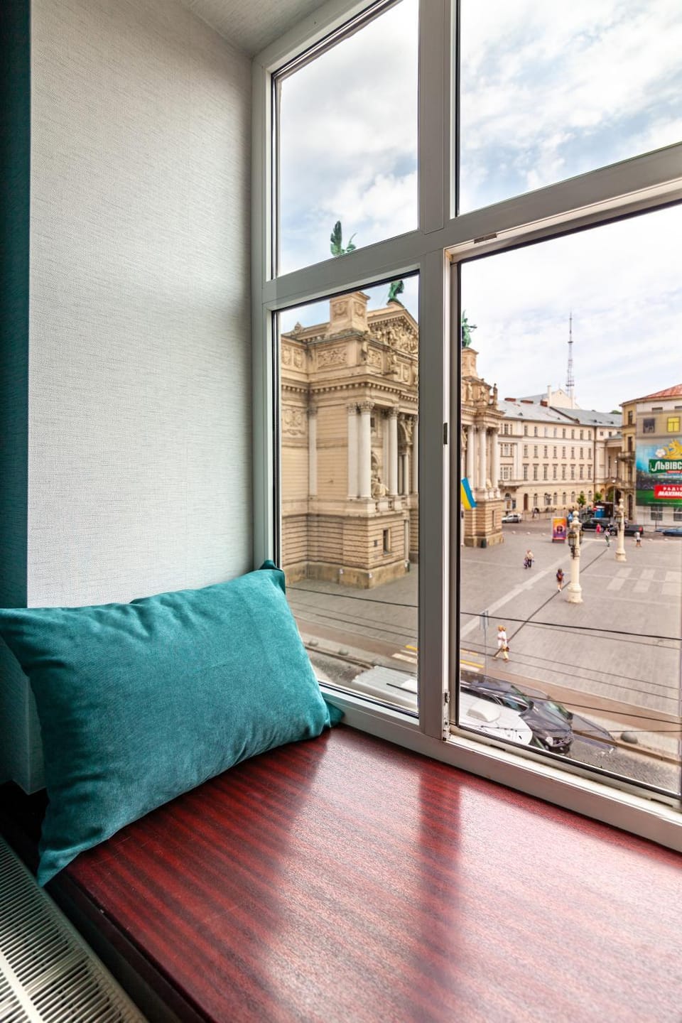 City view, Street view