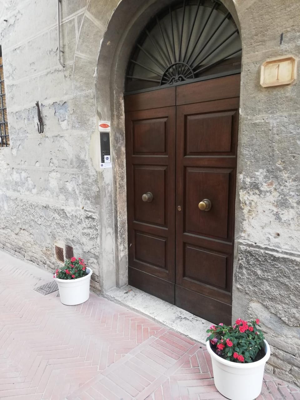 Property building, Facade/entrance, Day