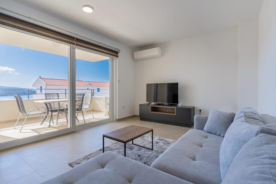 TV and multimedia, Balcony/Terrace, Living room