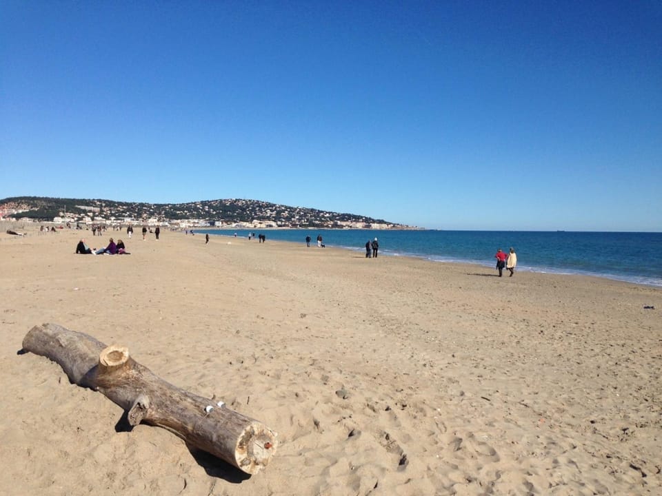 Studio tout équipé proche plage avec clim et lave-linge - FR-1-338-440 Apartment in Occitanie