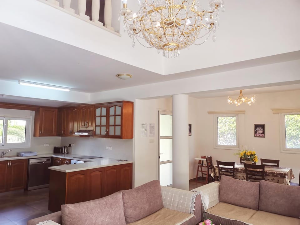 Kitchen or kitchenette, Living room, Dining area