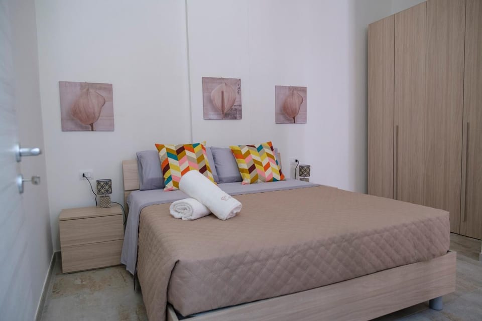 Bed, Photo of the whole room, Bedroom, towels, wardrobe