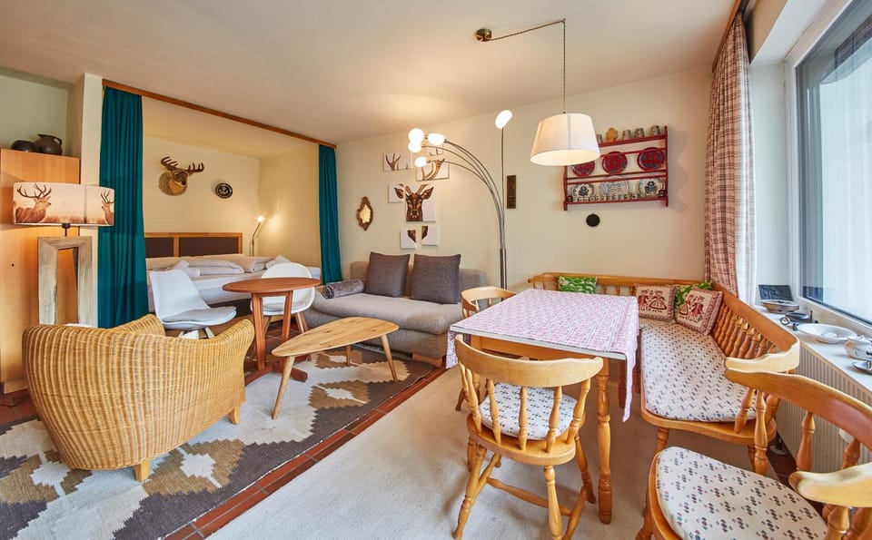Living room, Seating area, Dining area