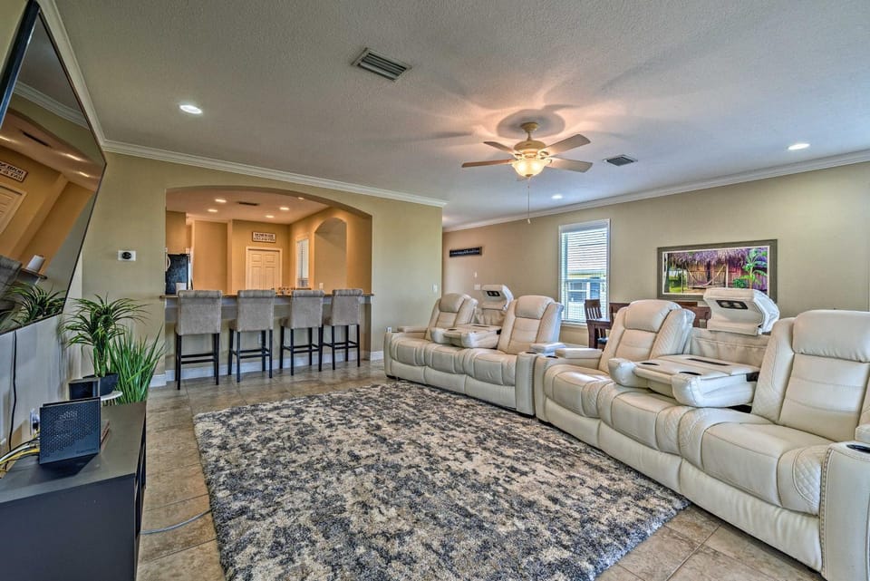Bright Bayfront Home < 2 Mi to Hernando Beach! House in Hernando Beach