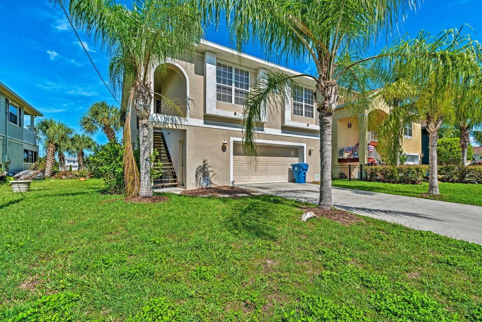 Bright Bayfront Home < 2 Mi to Hernando Beach! House in Hernando Beach