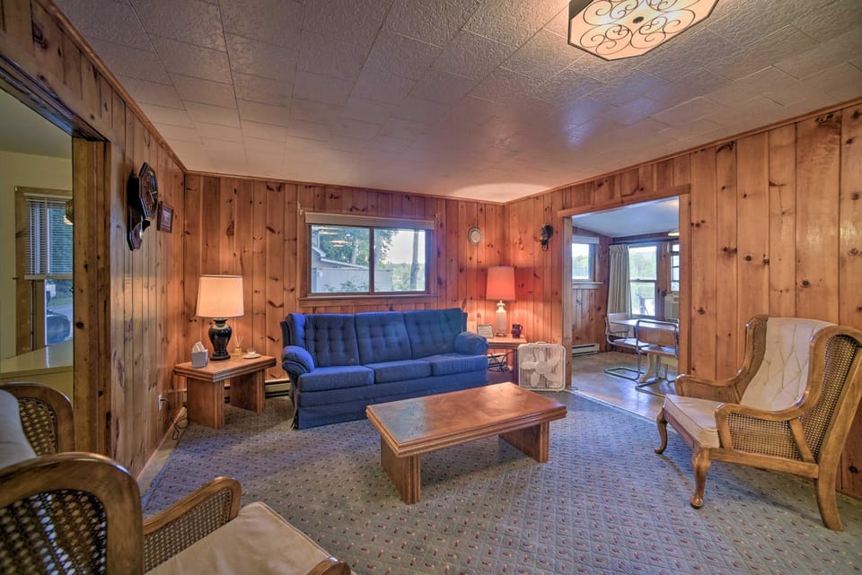 Riverfront Escape w/ Dock: 19 Mi to Saratoga! House in Corinth