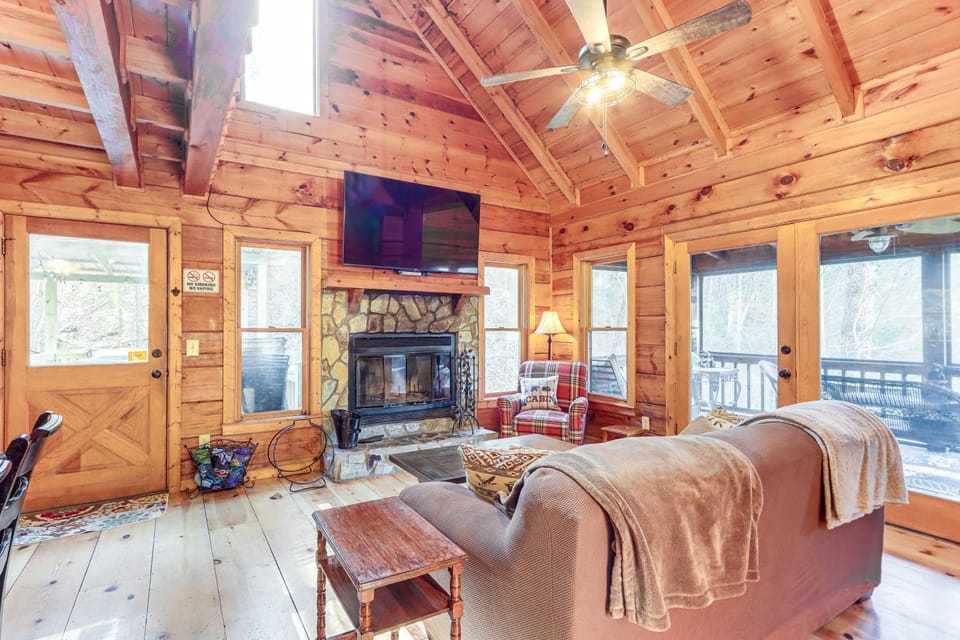 Waterfront Cabin w/ Beautiful River View & Hot Tub Cabin in Ellijay