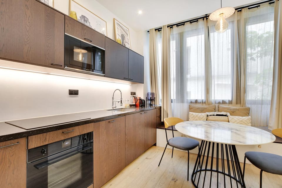 Coffee/tea facilities, Kitchen or kitchenette, Living room, Seating area, Dining area, dishwasher, oven, stove, toaster