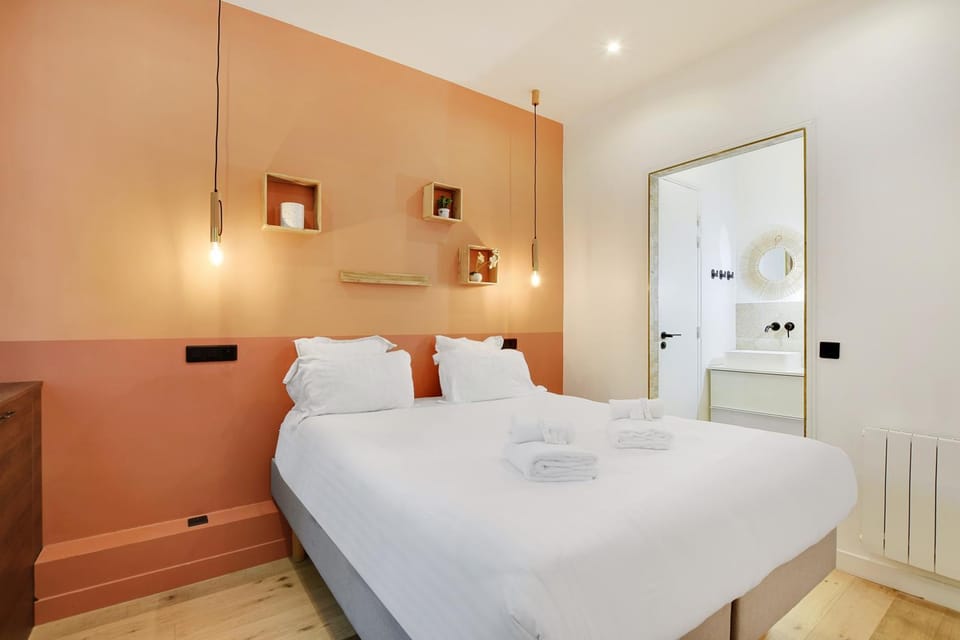Bed, Photo of the whole room, Bedroom, towels, wardrobe