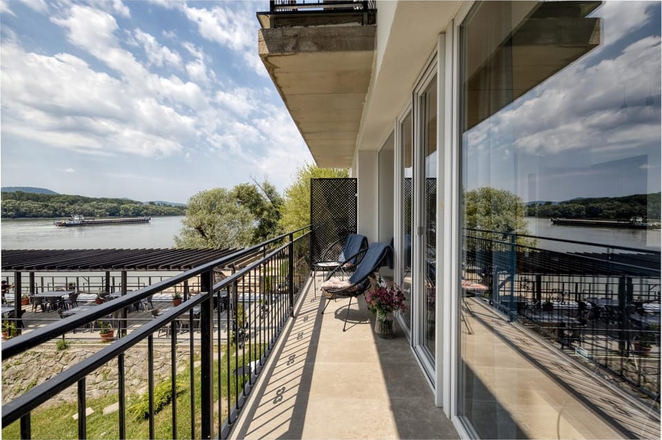 Balcony/Terrace, River view
