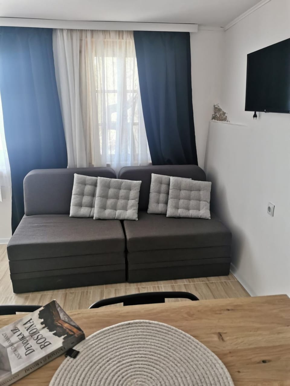TV and multimedia, Seating area