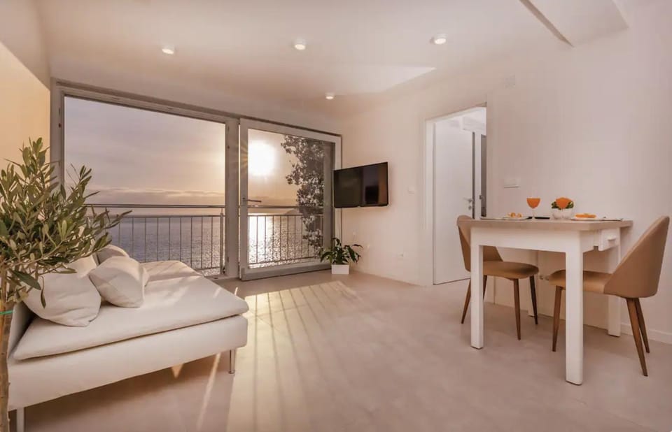 Dining area, Sea view