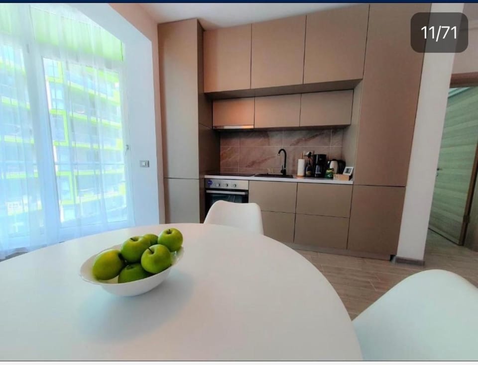 Kitchen or kitchenette, Food and drinks, Dining area, Communal kitchen