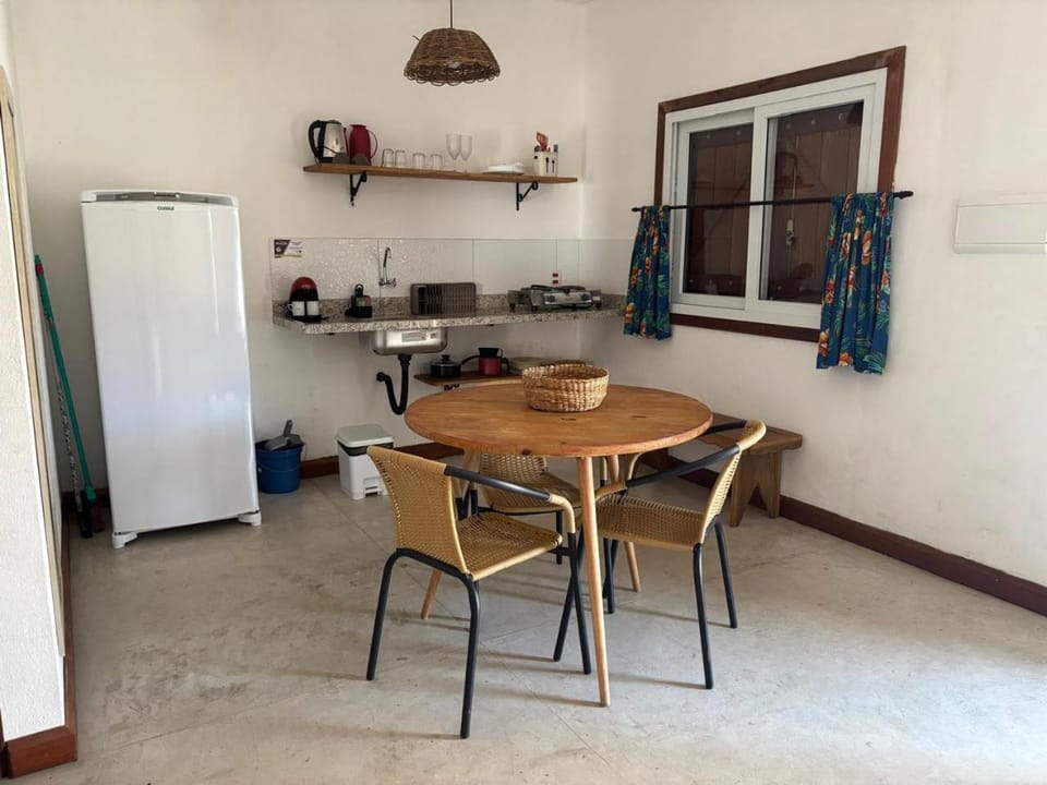 Kitchen or kitchenette, Dining area, pet friendly