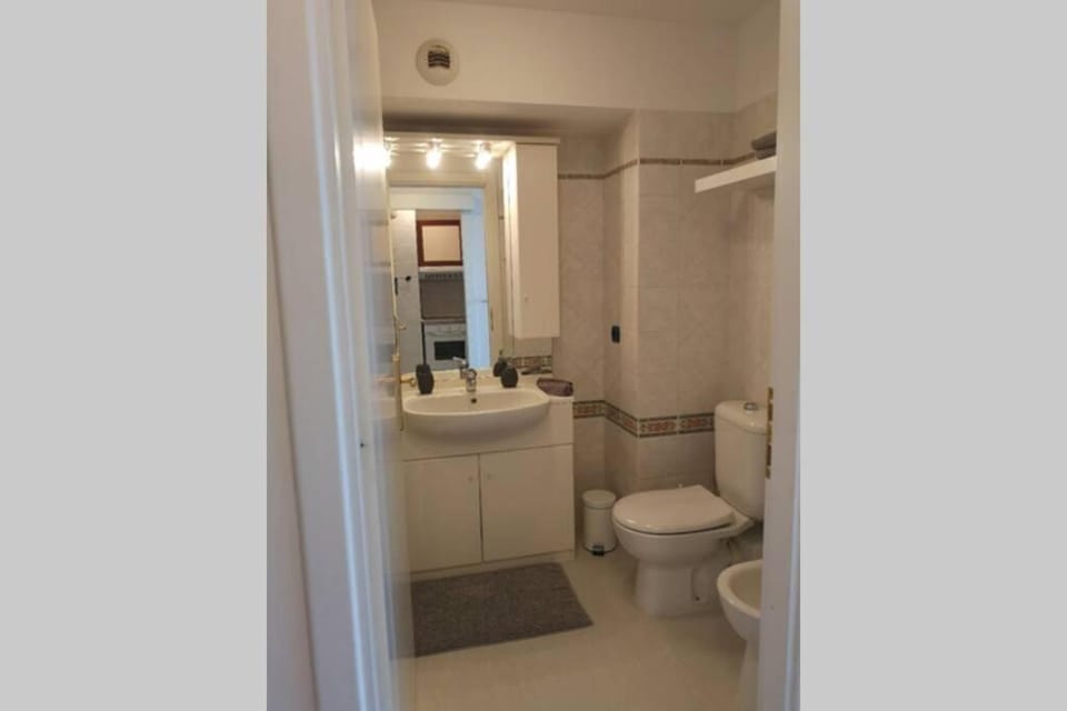 Studio climatisé - belle vue mer-piscine Apartment in Monaco