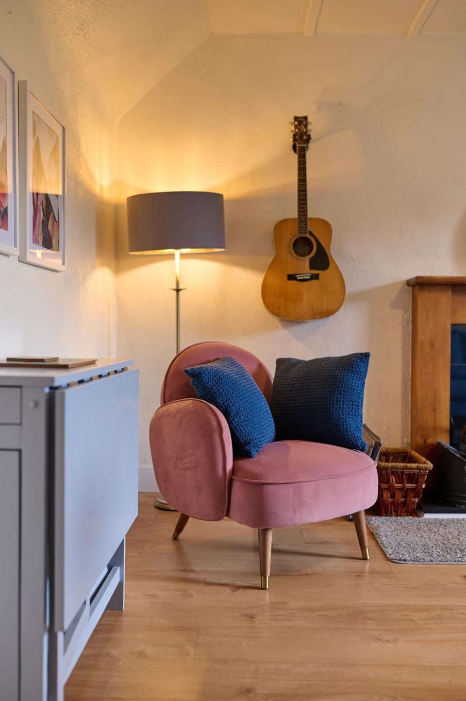 Living room, Seating area, Entertainment